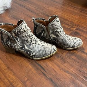 Lucky brand snakeskin boots .. so fun and versatile casual or fancy 💄